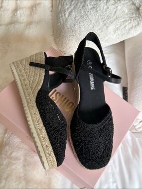 BRAND NEW CUSHIONAIRE Flora platform espadrilles heels black